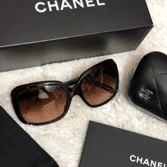 CHANEL Accessories - 🌸OFFERS?🌸Chanel Tortoise Bow Tie Sunglasses